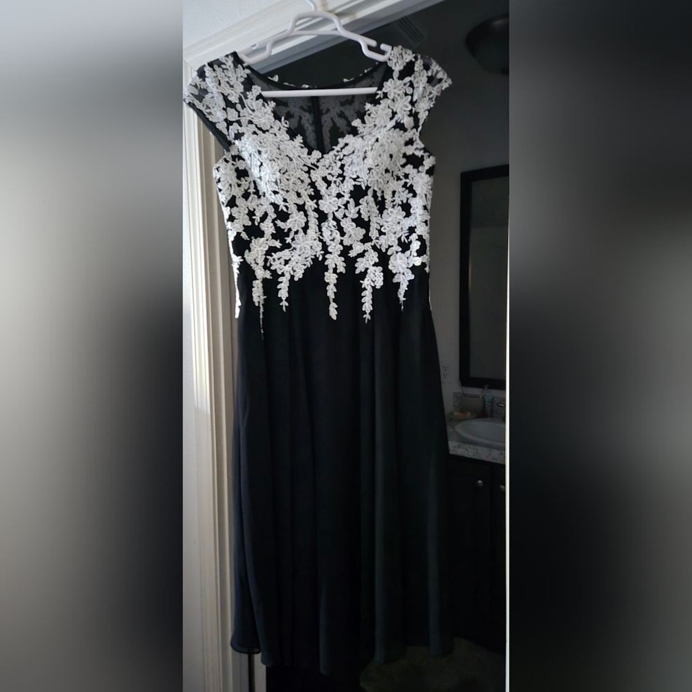 JJs House Black and White Midi Dress